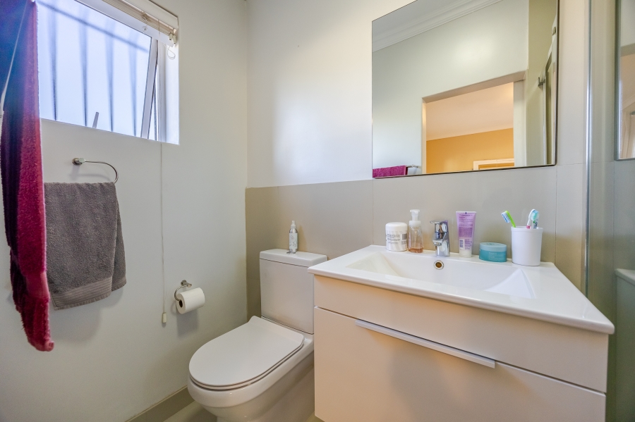 3 Bedroom Property for Sale in Lakeside Western Cape